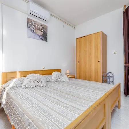 Apartment In Near Brijuni National Park Valbandon